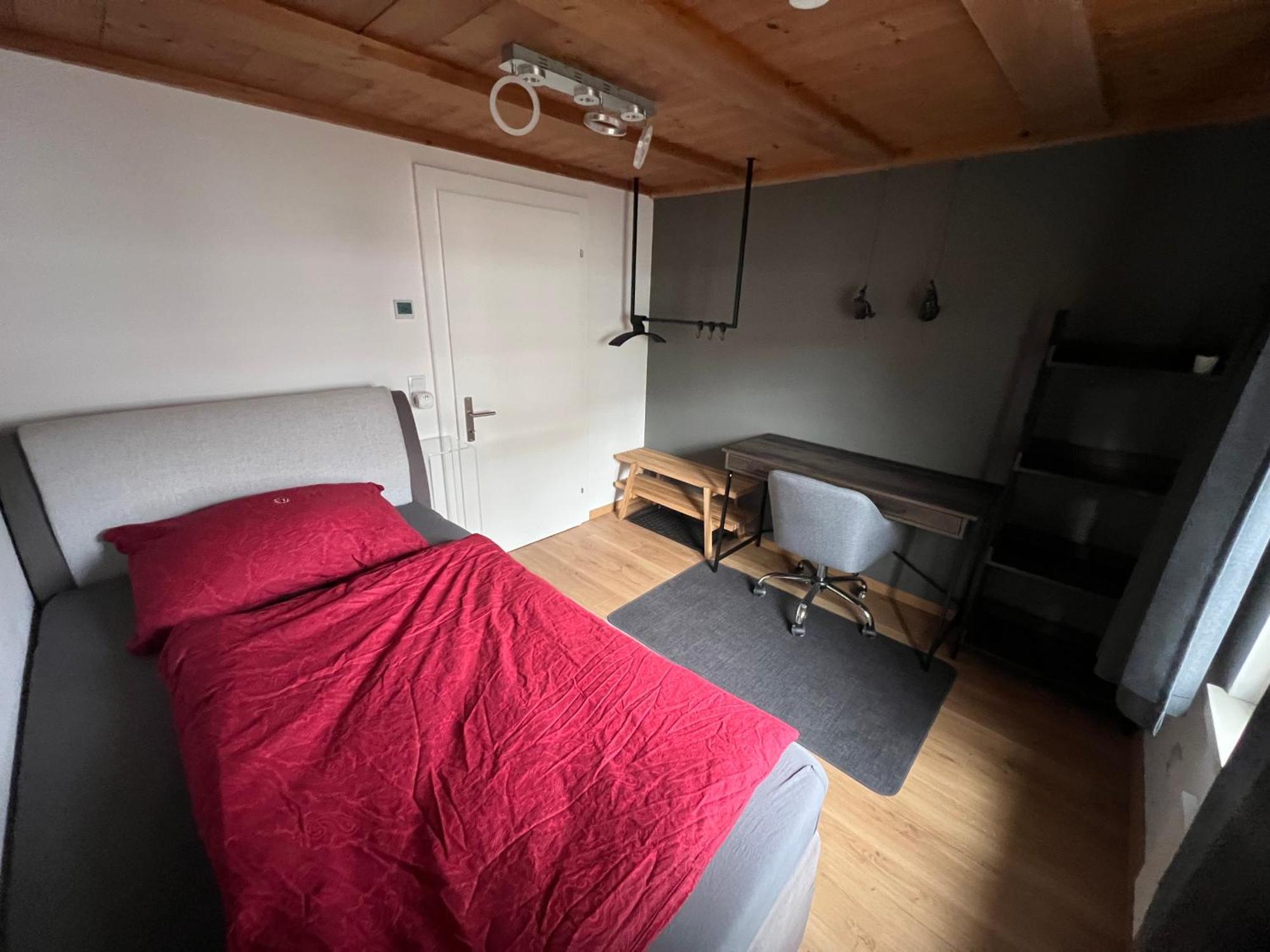 Apartment Crimson *